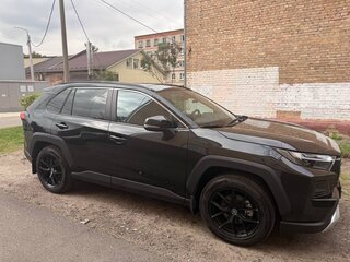 2024 Toyota RAV4 V (XA50), чёрный, 4000000 рублей, вид 3