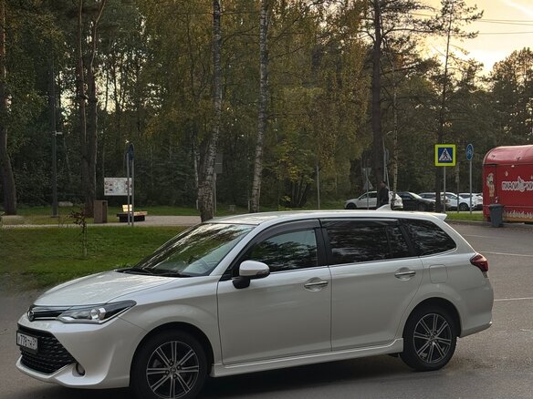 2016 Toyota Corolla Fielder XI (E160, E170, E180) Рестайлинг 1, белый, 1550000 рублей - вид 3