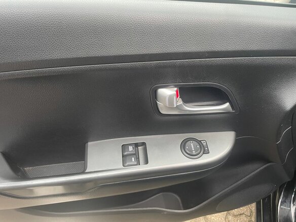 2015 Kia Rio III Рестайлинг, чёрный, 792000 рублей - вид 11