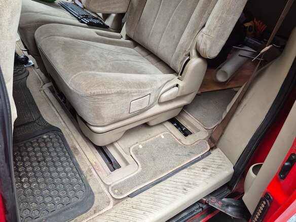 2001 Mazda MPV II (LW), красный, 485000 рублей - вид 15