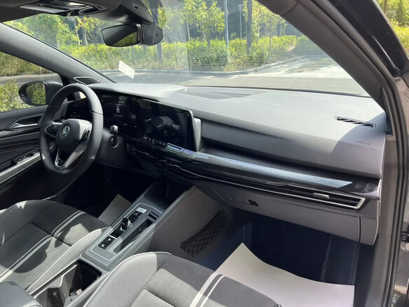 2023 Volkswagen Golf VIII, чёрный, 1827009 рублей - вид 7