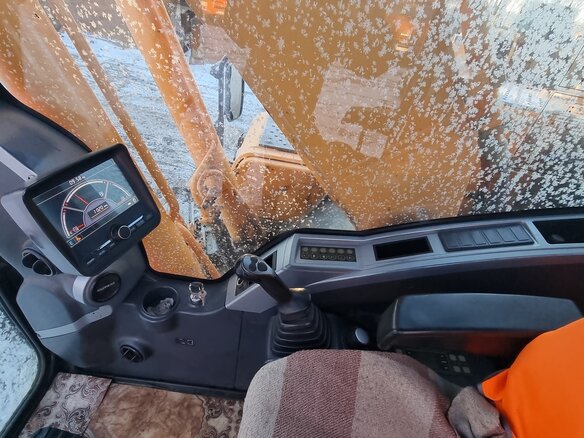 2016 Hyundai R220LC, оранжевый, 4700000 рублей - вид 5