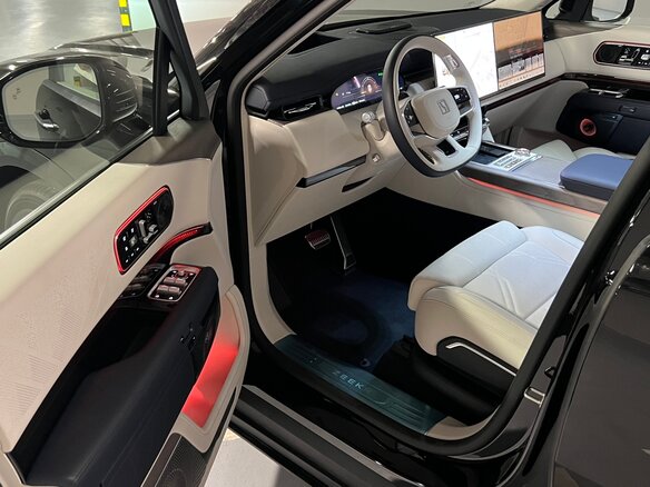 2026 Zeekr 9X 70 kWh, чёрный, 13387000 рублей - вид 13