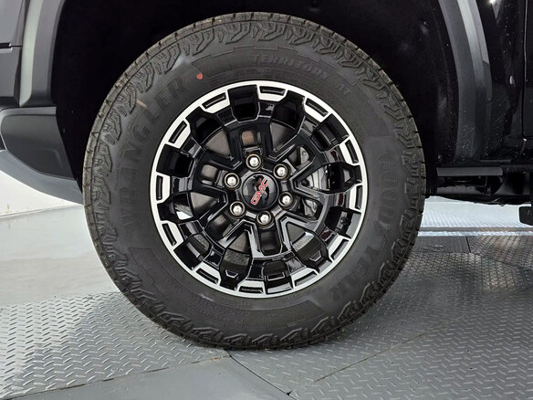 2026 GMC Canyon AT4X III, чёрный, 6500700 рублей - вид 9