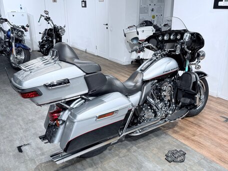 2015 Harley-Davidson Electra Glide, серебристый, 1399000 рублей, вид 4