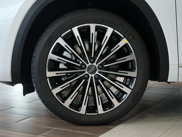 2026 Geely Monjaro I, белый, 4954990 рублей - вид 3
