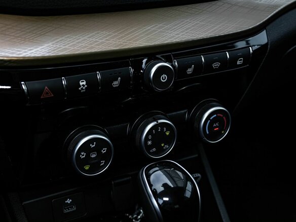 2026 Lada (ВАЗ) Vesta Cross I Рестайлинг (NG), чёрный - вид 16