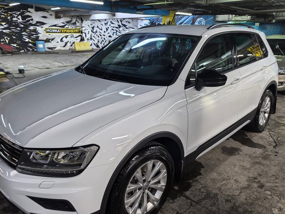 2020 Volkswagen Tiguan II, белый, 2500000 рублей - вид 1