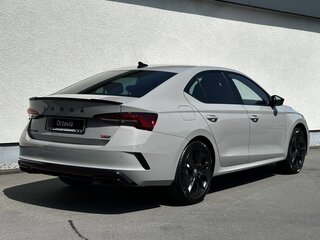 2026 Skoda Octavia RS IV Рестайлинг, чёрный, 6754949 рублей, вид 3