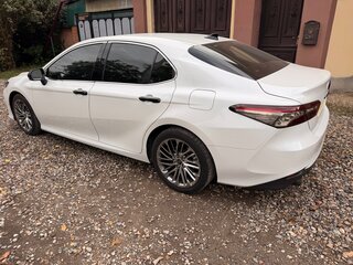 2018 Toyota Camry VIII (XV70), белый, 3200000 рублей, вид 4