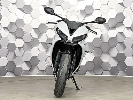 2024 Triumph Daytona 660, белый, 877000 рублей, вид 5