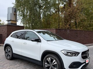 2020 Mercedes-Benz GLA 200 II (H247), белый, 3100000 рублей, вид 2
