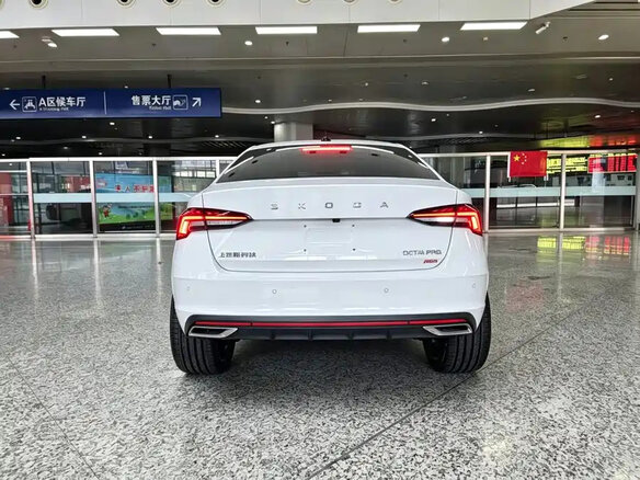 2023 Skoda Octavia IV (A8), белый, 2280000 рублей - вид 6
