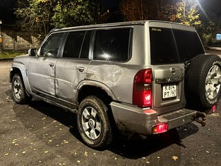 2005 Nissan Patrol V (Y61) Рестайлинг, серебристый, 700000 рублей, вид 5