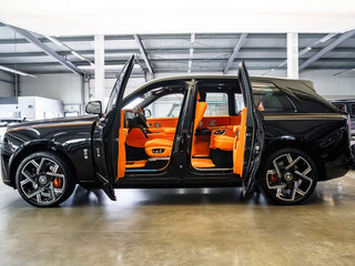 2026 Rolls-Royce Cullinan Black Badge I Рестайлинг (Series II), чёрный, 53999000 рублей, вид 4