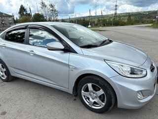 2014 Hyundai Solaris I, серебристый, 950000 рублей, вид 3