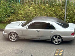 1995 Mercedes-Benz E-Класс 320 II (W210, S210), серебристый, 320000 рублей, вид 4