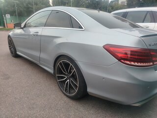 2014 Mercedes-Benz E-Класс 200 IV (W212, S212, C207) Рестайлинг, серебристый, 1590000 рублей, вид 4