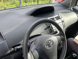 2008 Toyota Yaris II, белый, 480000 рублей, вид 4