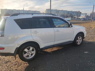 2011 Mitsubishi Outlander II Рестайлинг, белый, 799000 рублей, вид 4