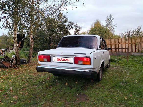 2002 Lada (ВАЗ) 2105, белый, 115000 рублей - вид 5