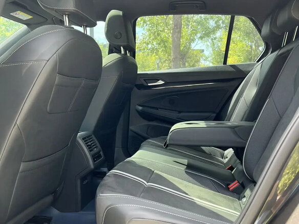 2023 Volkswagen Golf VIII, чёрный, 1827009 рублей - вид 12