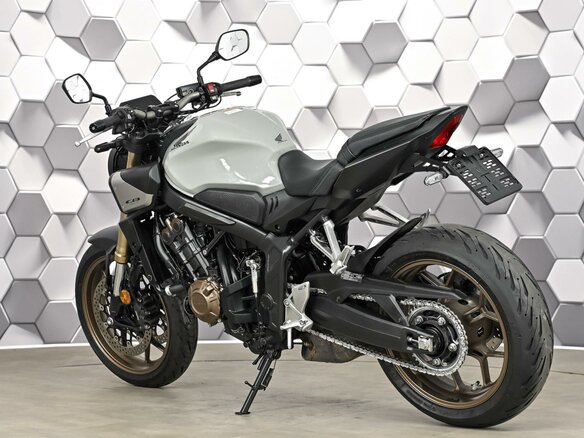 2025 Honda CB 650R, серый, 1099000 рублей - вид 7