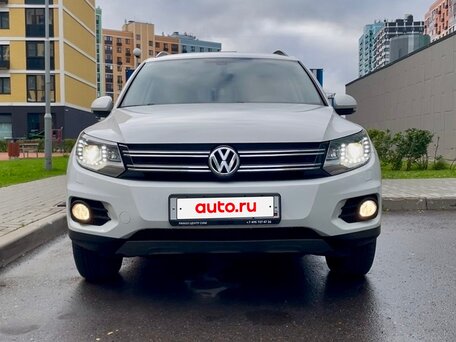 2013 Volkswagen Tiguan I Рестайлинг, белый, 1990000 рублей, вид 1