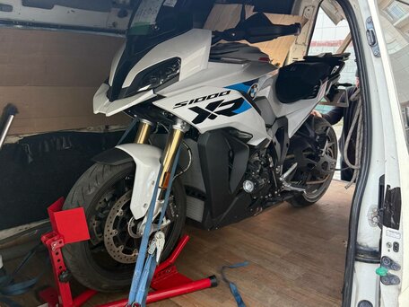 2025 BMW S 1000 XR, белый, 3170000 рублей, вид 4