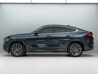 2021 BMW X6 30i III (G06), серебристый, 6169000 рублей, вид 3