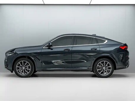 2021 BMW X6 30i III (G06), серебристый, 6169000 рублей, вид 3