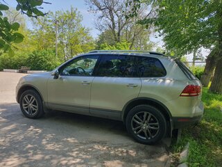 2015 Volkswagen Touareg II Рестайлинг, серый, 2222000 рублей, вид 2