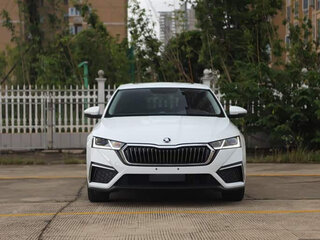 2023 Skoda Octavia IV (A8), белый, 1643000 рублей, вид 2