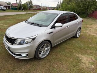 2016 Kia Rio III Рестайлинг, серебристый, 1297200 рублей, вид 1
