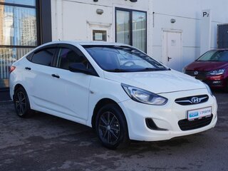 2013 Hyundai Solaris I, белый, 670000 рублей, вид 3