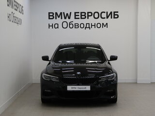 2021 BMW 3 серии 320i xDrive VII (G2x), чёрный, 4090000 рублей, вид 3