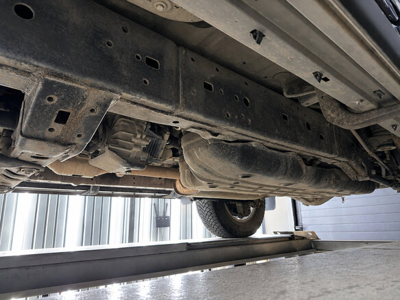 2014 Toyota Land Cruiser Prado 4-speed 150 Series Рестайлинг 1, чёрный, 3000000 рублей - вид 15