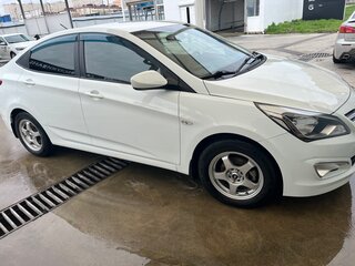 2015 Hyundai Solaris I Рестайлинг, белый, 800000 рублей, вид 3
