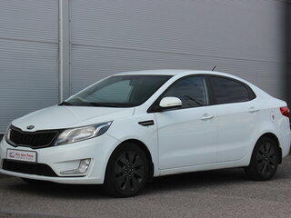 2013 Kia Rio 4-speed III, белый, 799000 рублей, вид 5