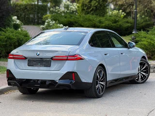 2025 BMW 5 серии 530i xDrive VIII (G60/G61/G68), серый, 8590000 рублей, вид 2