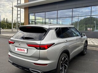 2021 Mitsubishi Outlander IV, серый, 3100000 рублей, вид 5