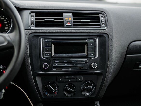 2015 Volkswagen Jetta VI Рестайлинг, белый, 590000 рублей - вид 6