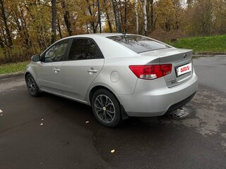 2011 Kia Cerato 6-speed II, серебристый, 600000 рублей, вид 5