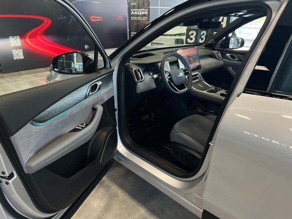 2026 Geely Galaxy M7, серебристый - вид 13