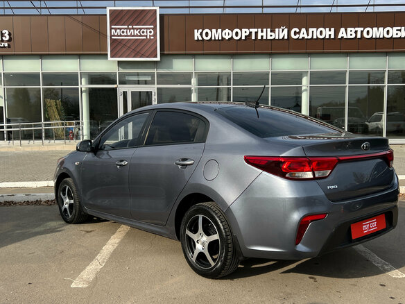 2018 Kia Rio IV, серый, 1260000 рублей - вид 5