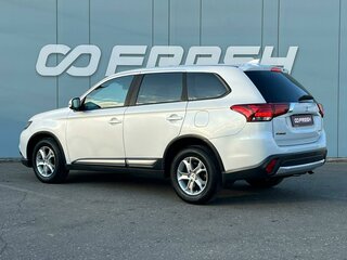 2017 Mitsubishi Outlander III Рестайлинг 2, белый, 1985000 рублей, вид 2