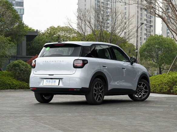 2026 Leapmotor A10 53 kWh, серебристый, 2190000 рублей - вид 6