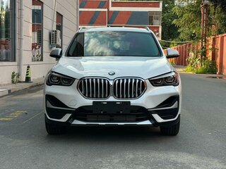 2022 BMW X1 Long 20Li sDrive II (F48) Рестайлинг, белый, 1770000 рублей, вид 2