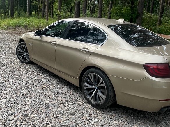 2011 BMW 5 серии 523i VI (F10/F11/F07), бежевый, 1200000 рублей - вид 4