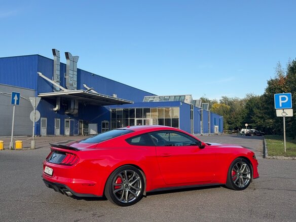 2018 Ford Mustang VI Рестайлинг, красный, 4000000 рублей - вид 5